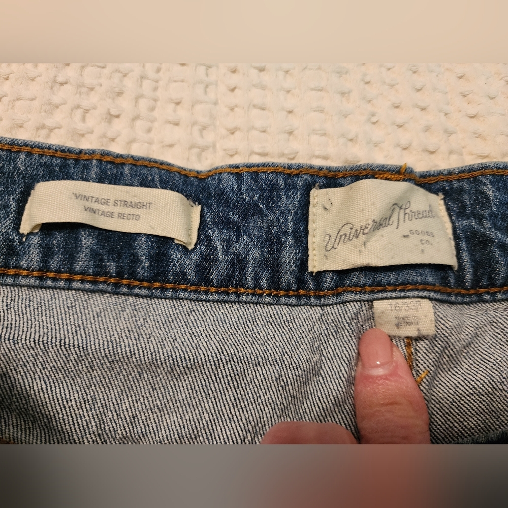 Universal Thread Women's Vintage Straight Classic Blue Denim Jeans Size 16R/33 - Picture 5 of 10
